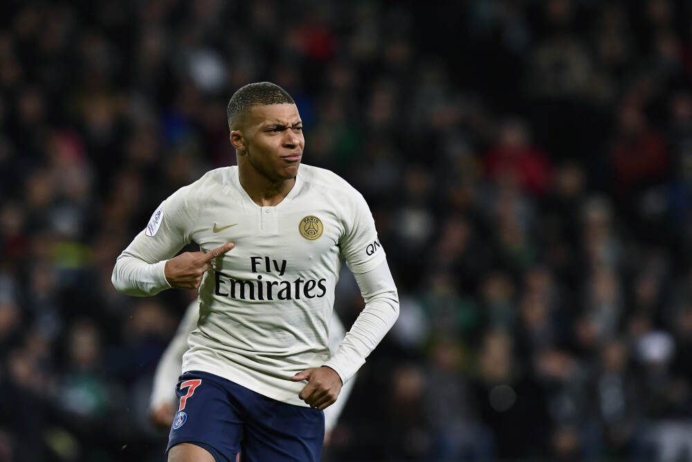 英超悲喜夜：曼联4-2夺三连胜 利物浦2-3遭4连败掉第6 切尔西1-2